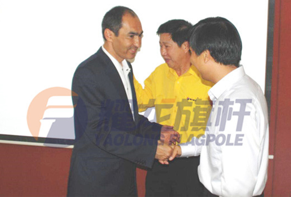 土庫曼斯坦副總理蒞臨耀龍訂購100多支耀龍錐形旗桿